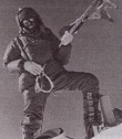 Slovenský horolezec M. Kriššák na vrcholu Makalu v r. 1976. Dobový tisk
